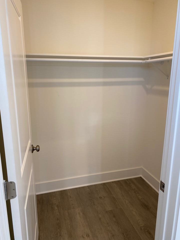 2635 Hauser Boulevard - Photo 4 of 9