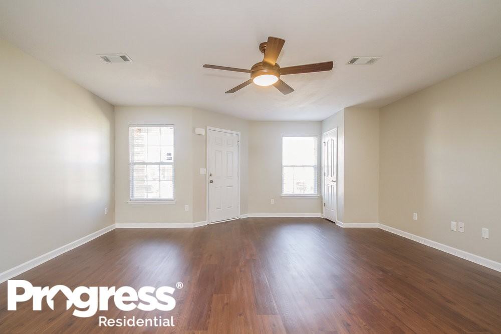 208 Pine Rock Ct - Photo 3 of 15