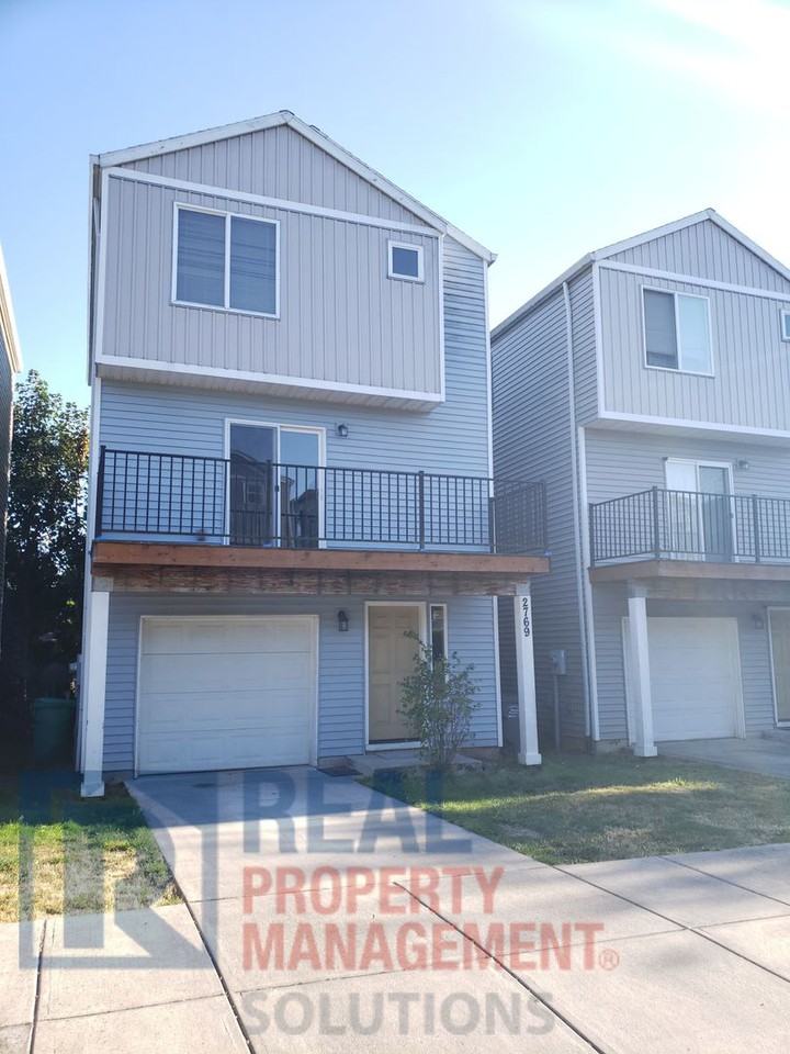 2769 Se 84th Ave - Photo 2 of 36