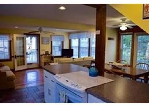 8 Myrtle St - Photo 3 of 12