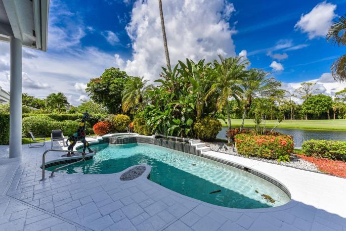 17687 Foxborough Ln - Photo 3 of 34