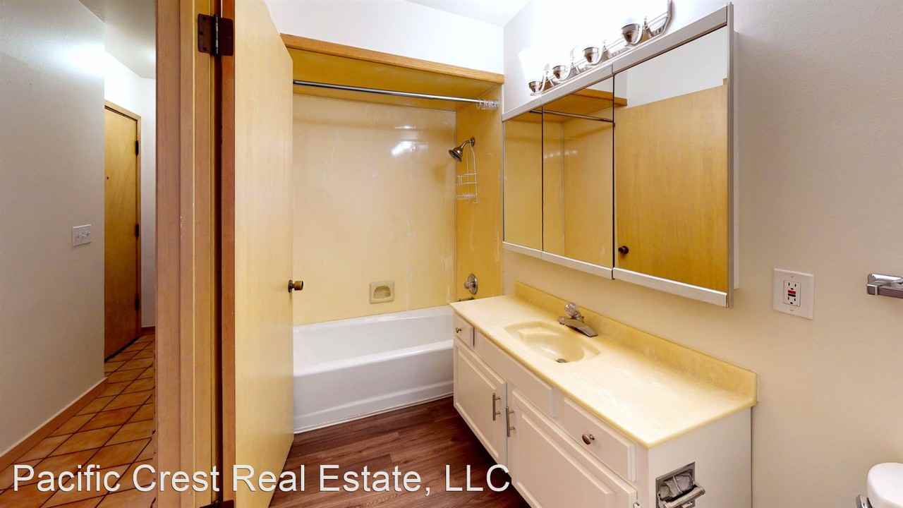 Skylark Apartments 4832 and a half  California Avenue SW - Photo 3 of 22