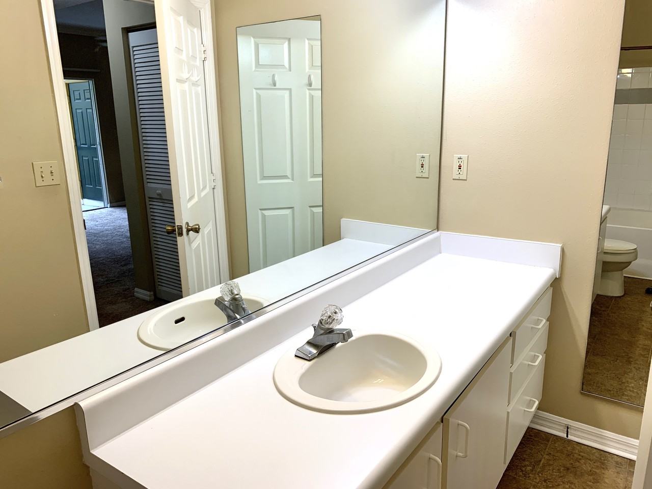 5620 Pinnacle Heights Cir #207 - Photo 7 of 11