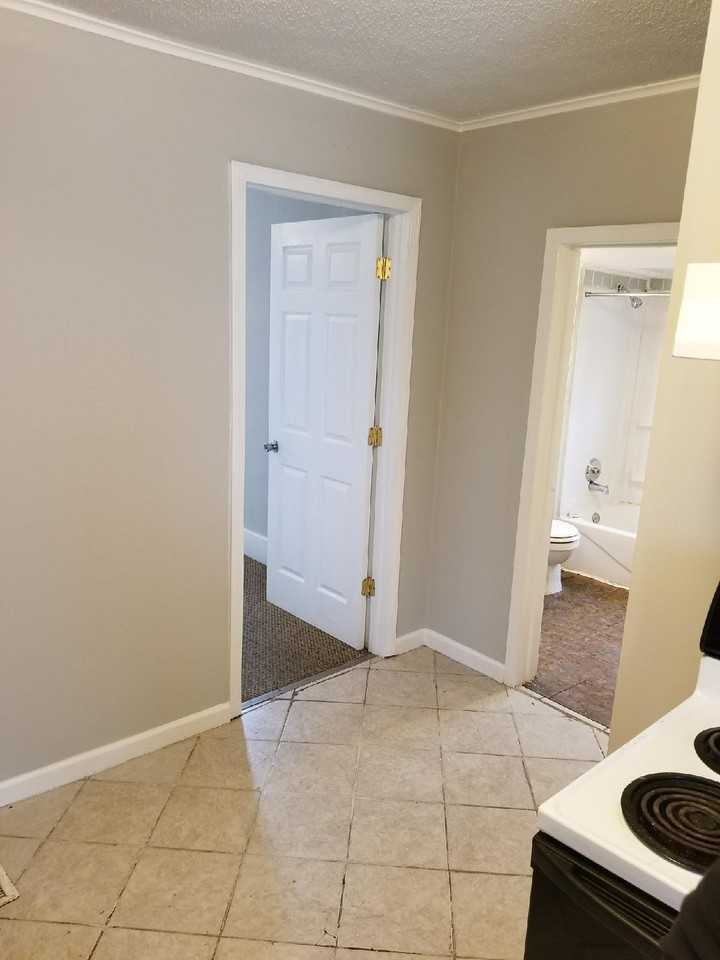 1704 N Gulick Ave - Photo 2 of 7