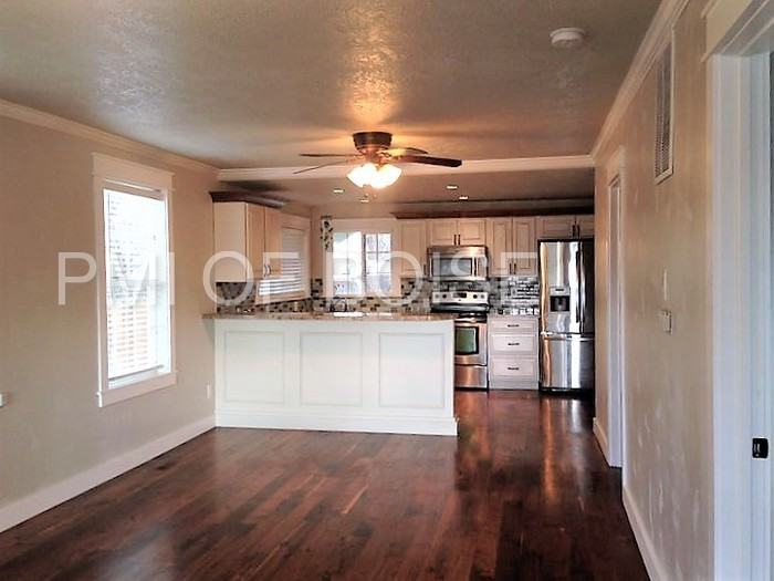 2704 W Jefferson St - Photo 2 of 11