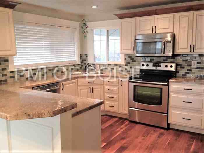 2704 W Jefferson St - Photo 3 of 11