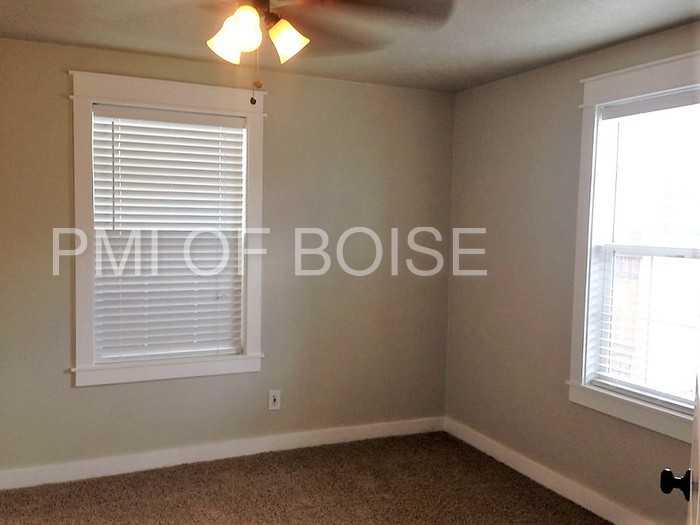 2704 W Jefferson St - Photo 5 of 11