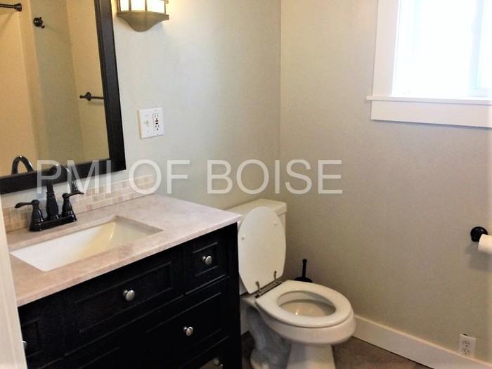2704 W Jefferson St - Photo 6 of 11