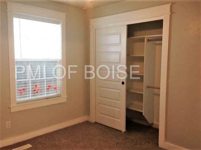 2704 W Jefferson St - Photo 7 of 11