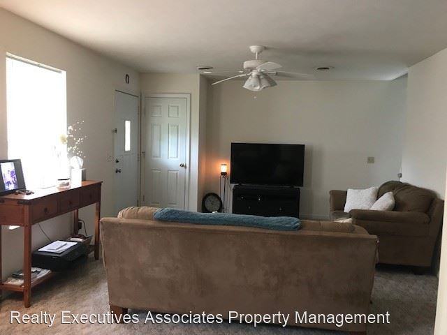 371 Lakeshore Rd - Photo 3 of 9