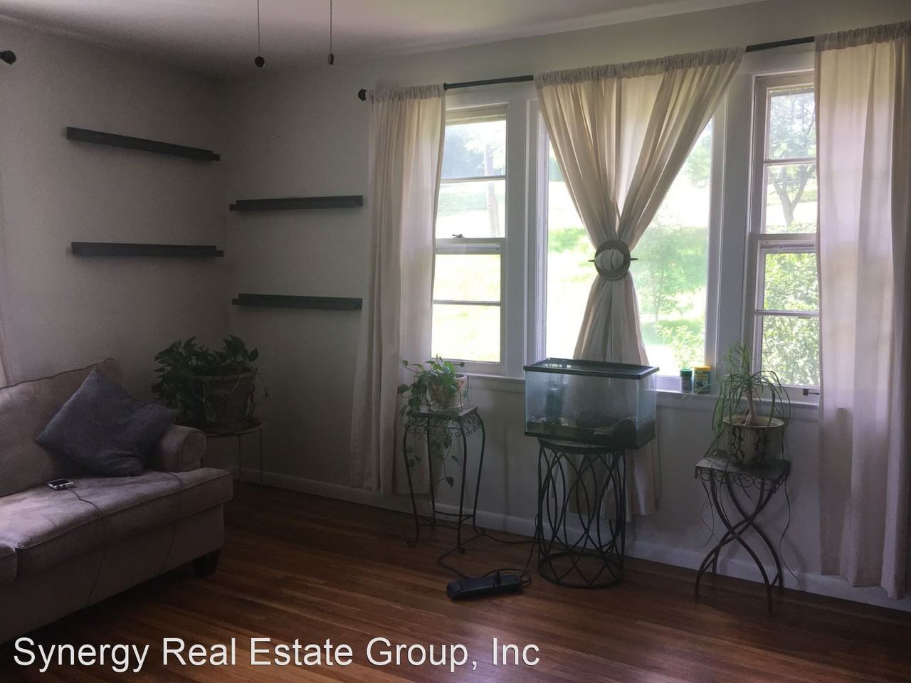 2118 Summitt Ave - Photo 3 of 7