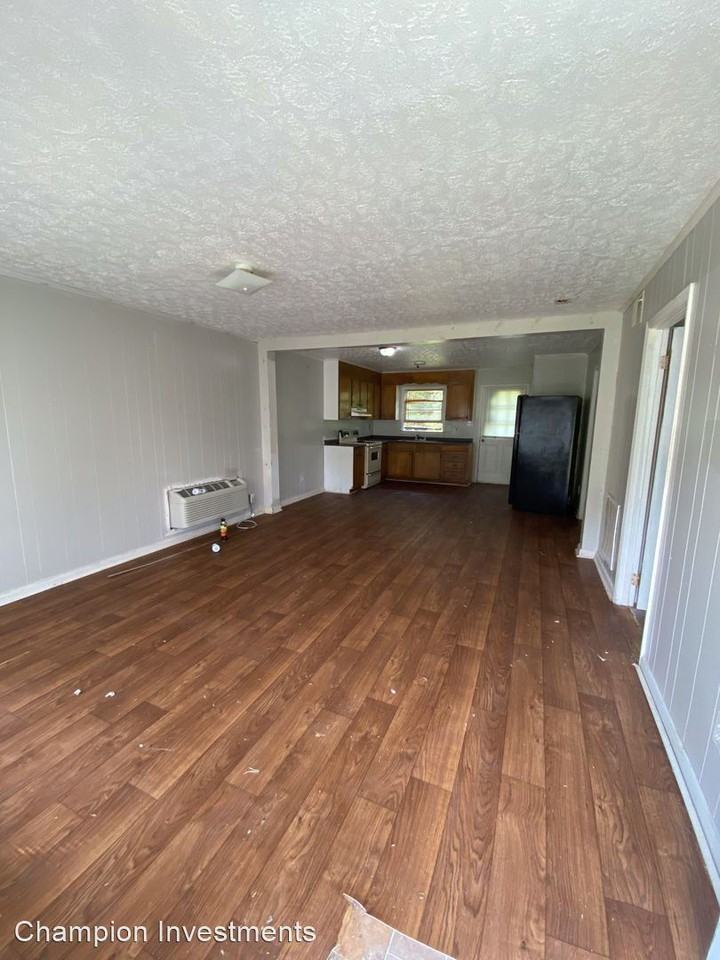 Drake Circle - Photo 3 of 10