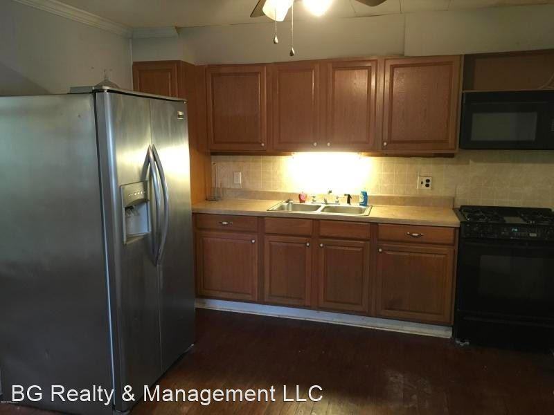 1011 E 8th St - Photo 3 of 11