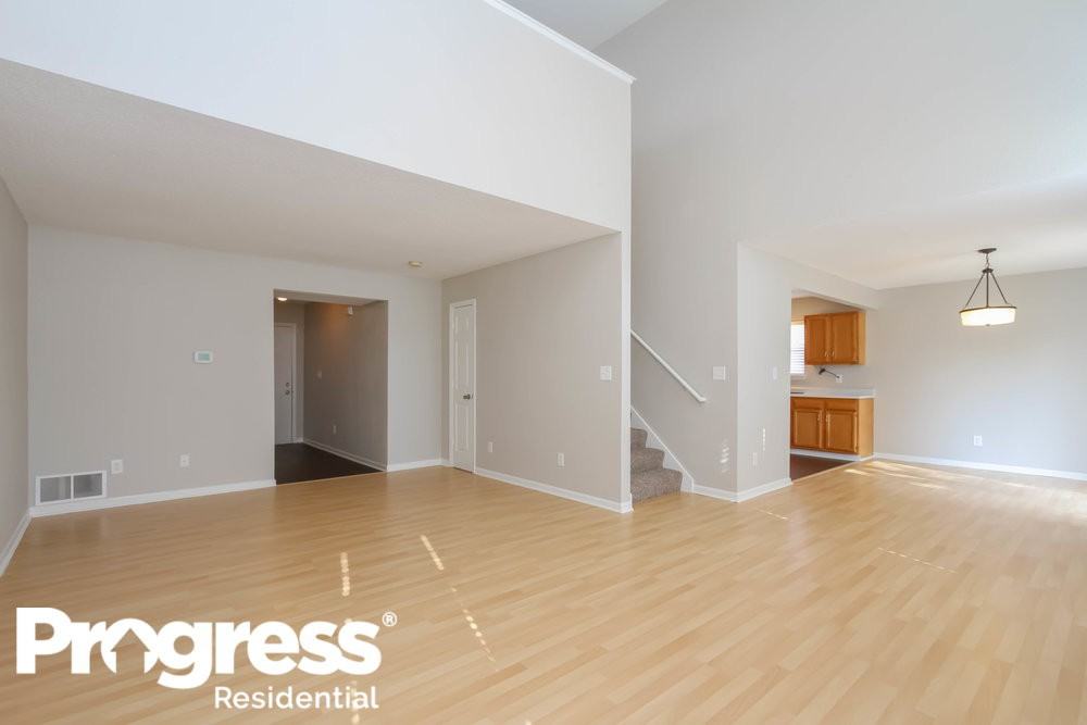 8144 Maple Stream Ln - Photo 3 of 16