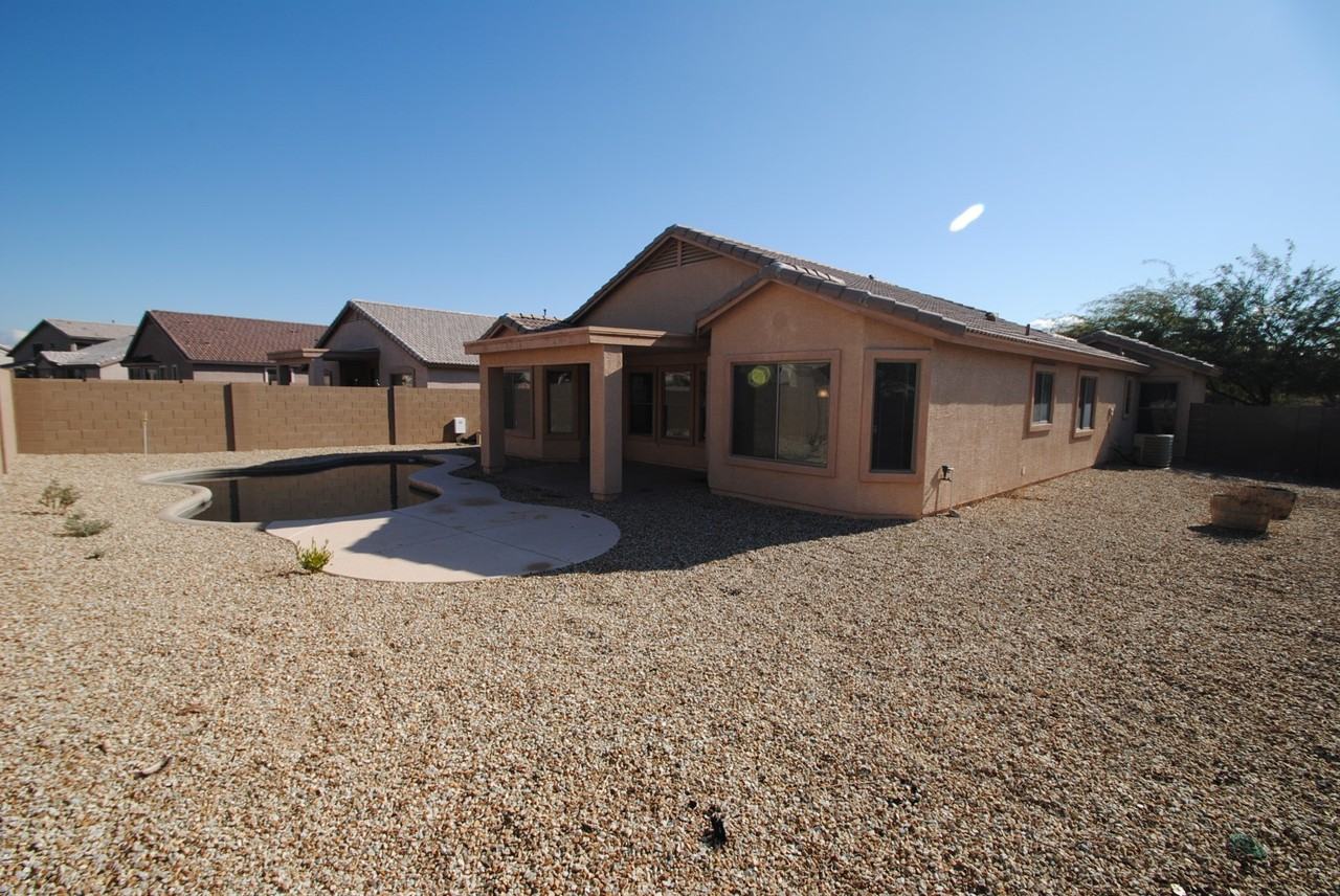 10894 W Locust Ln - Photo 2 of 10