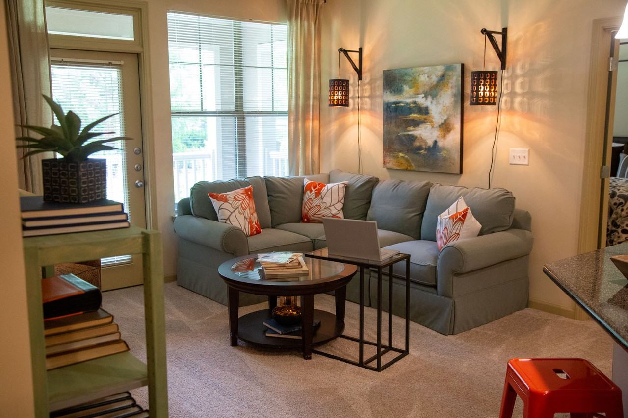 Walton Lakes - Photo 4 of 37