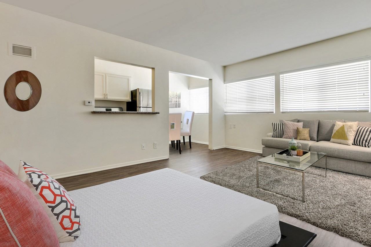 Santa Monica Biltmore - Photo 2 of 17