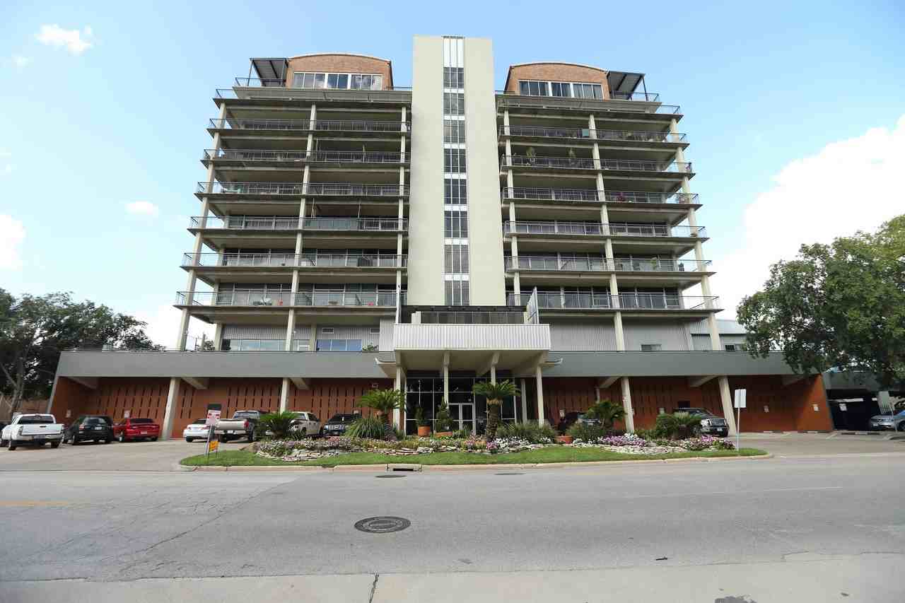 230 West Alabama Apartments - Photo 2 of 19