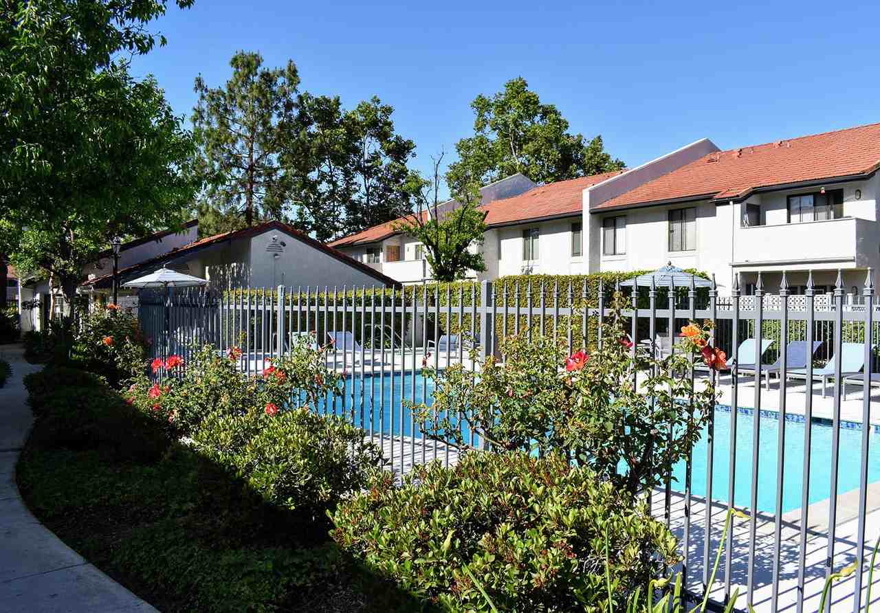 Americana Simi Valley - Photo 2 of 37