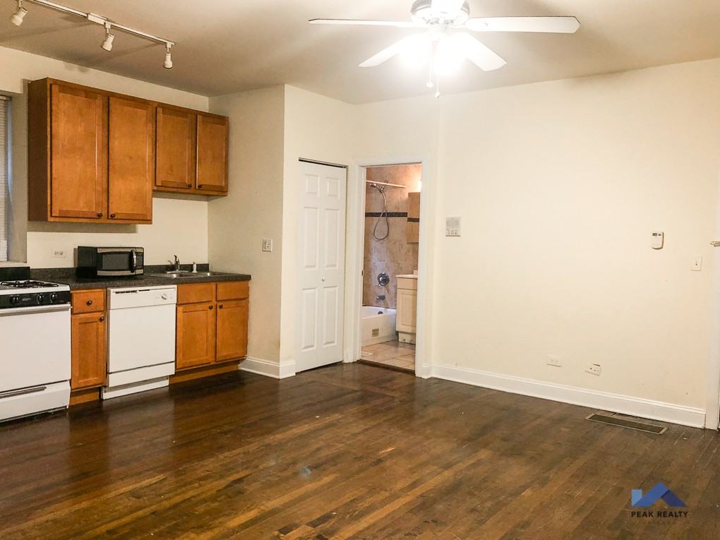 2065 N. Hoyne Ave. - Photo 2 of 20