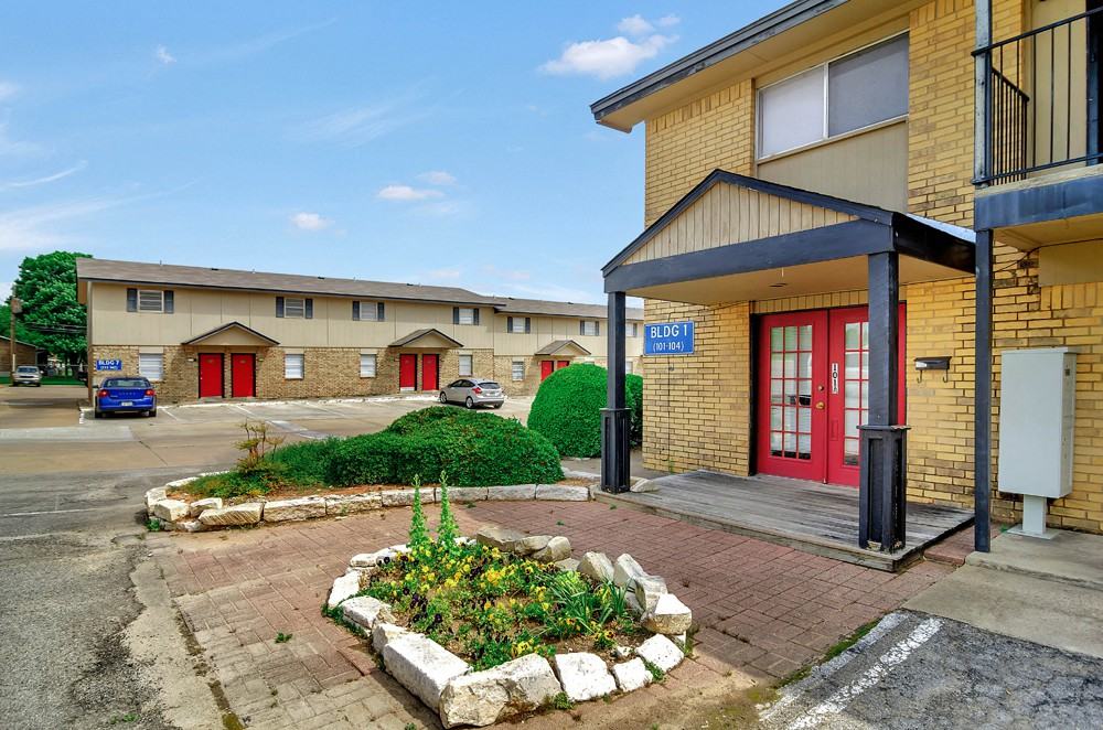 949 S Lillian Street - Photo 2 of 18