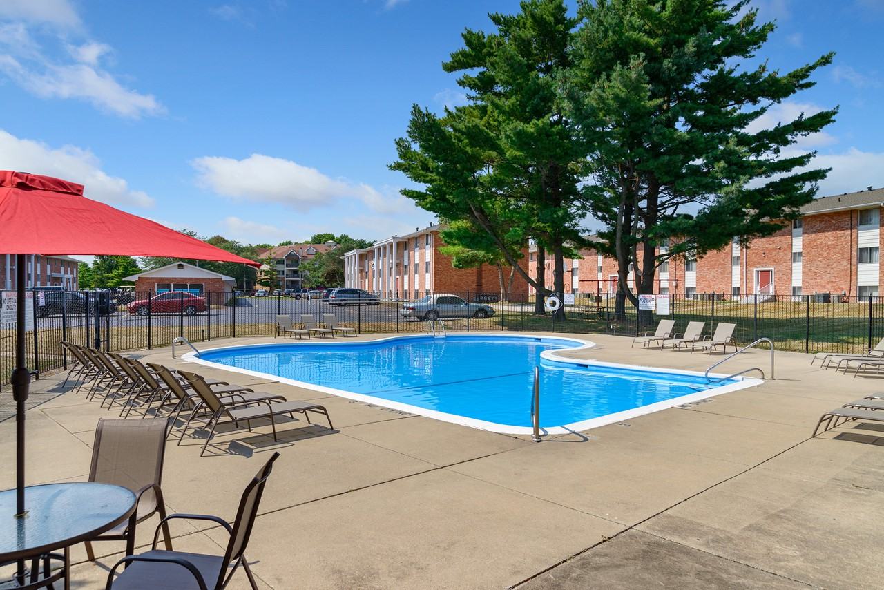 Colonial Village - Photo 4 of 31