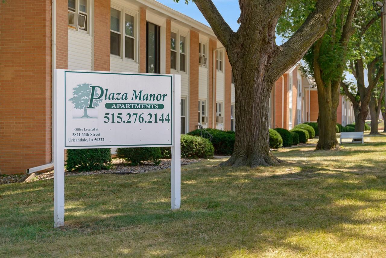 Plaza Manor - Photo 5 of 23