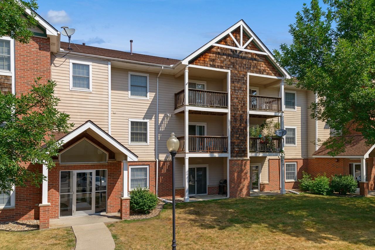 Crescent Chase - Photo 2 of 45