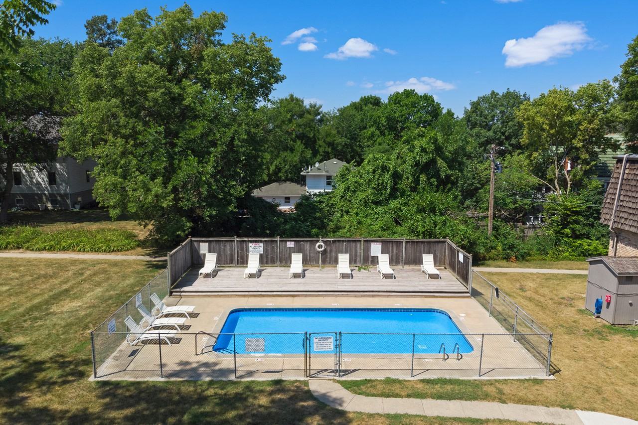 The 4220 Grand Apartments - Photo 6 of 13