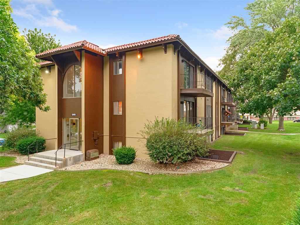 Montclair Place Apartments 13407 Montclair Dr, Omaha, NE 68144 Zumper