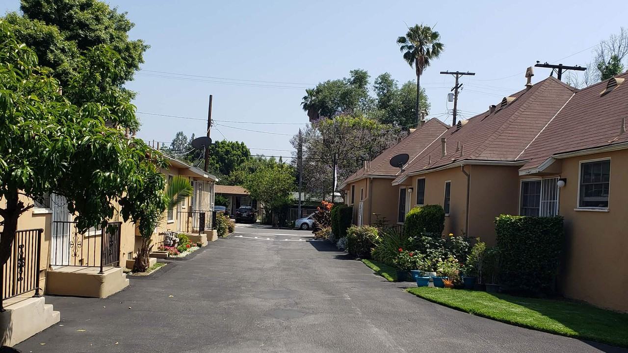 Sylvan Gardens Apartments 13727 Sylvan St 49, Los Angeles, CA 91401