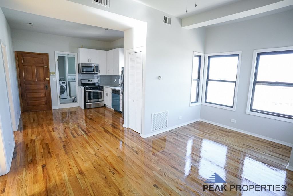 3359 N. Southport Ave./1351 W. Roscoe St. - Photo 3 of 7