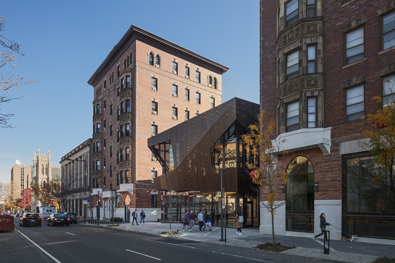 zHamilton Court - Photo 2 of 20