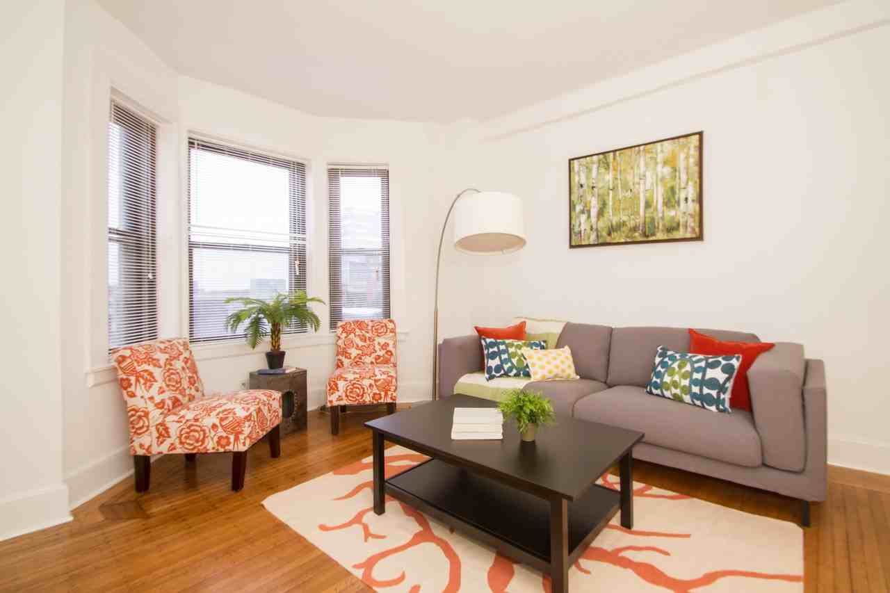 zHamilton Court - Photo 5 of 20