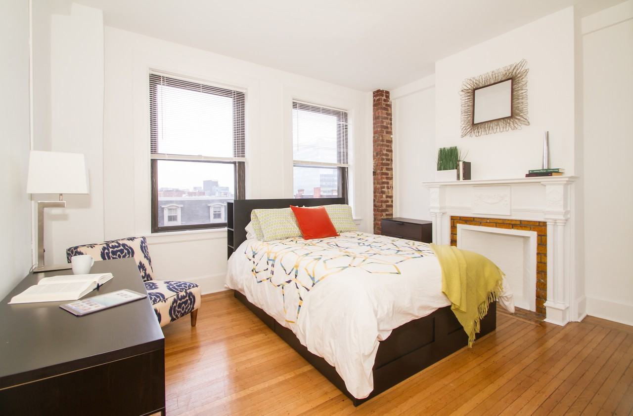 zHamilton Court - Photo 6 of 20