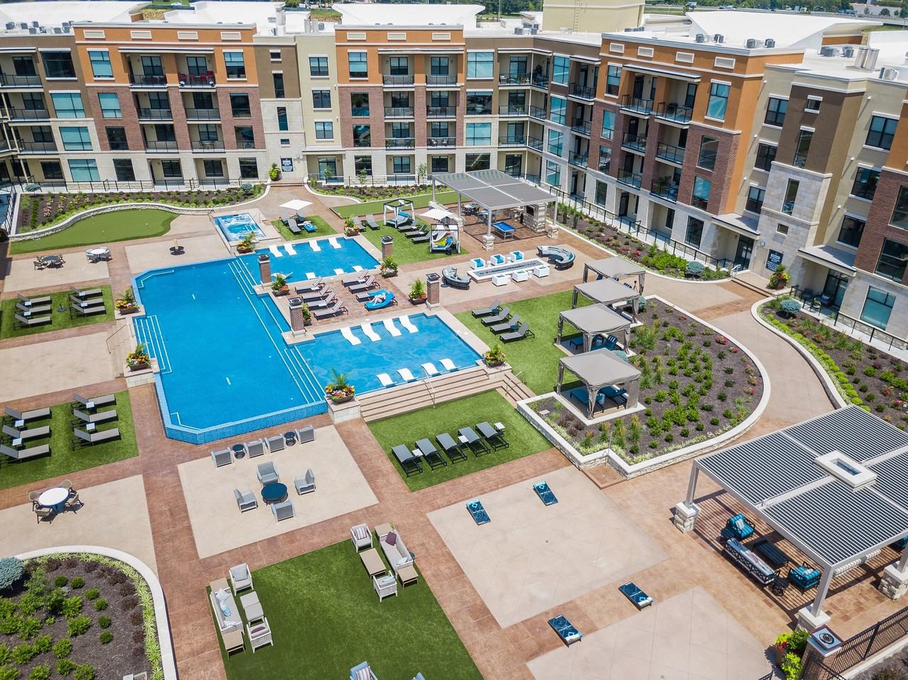 The Royale at CityPlace - Photo 6 of 50