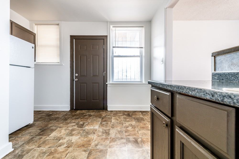 7800 S Jeffery Blvd - Photo 3 of 10