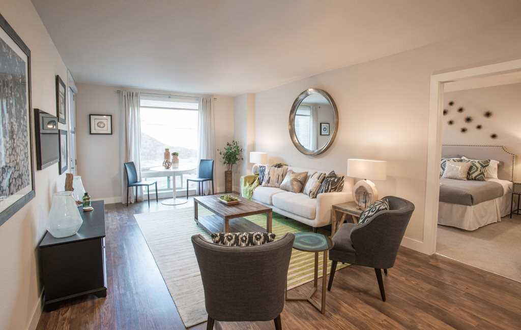 Union West - Photo 3 of 35