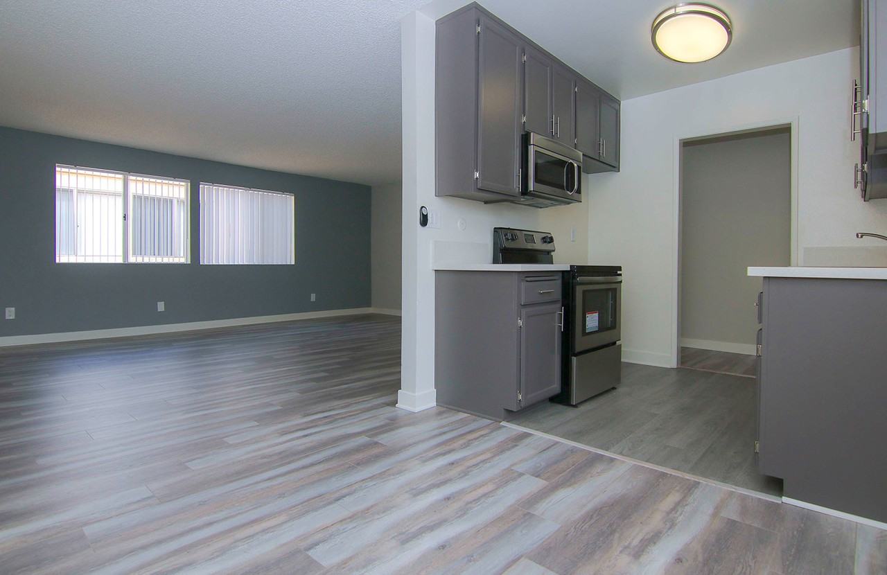 19131 Victory Blvd - Photo 2 of 22