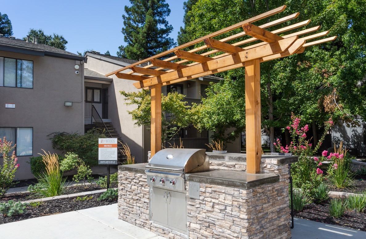 THE WOODS - Photo 4 of 22