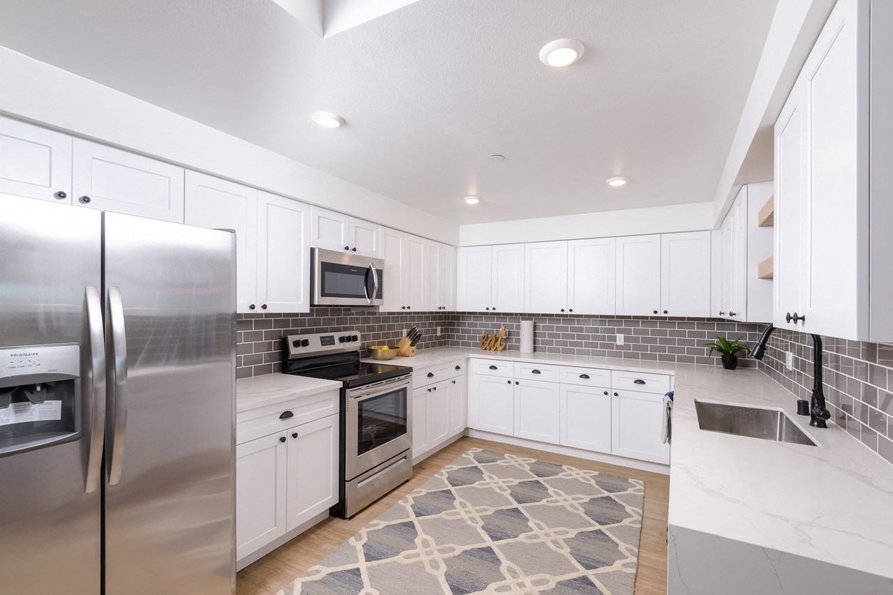 Newhall Crossings Apartments 24450 Main St 80, Santa Clarita, CA