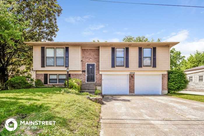 1042 Cristland Rd - Photo 2 of 18