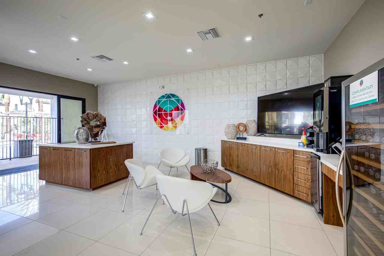 Revolution - Photo 2 of 18