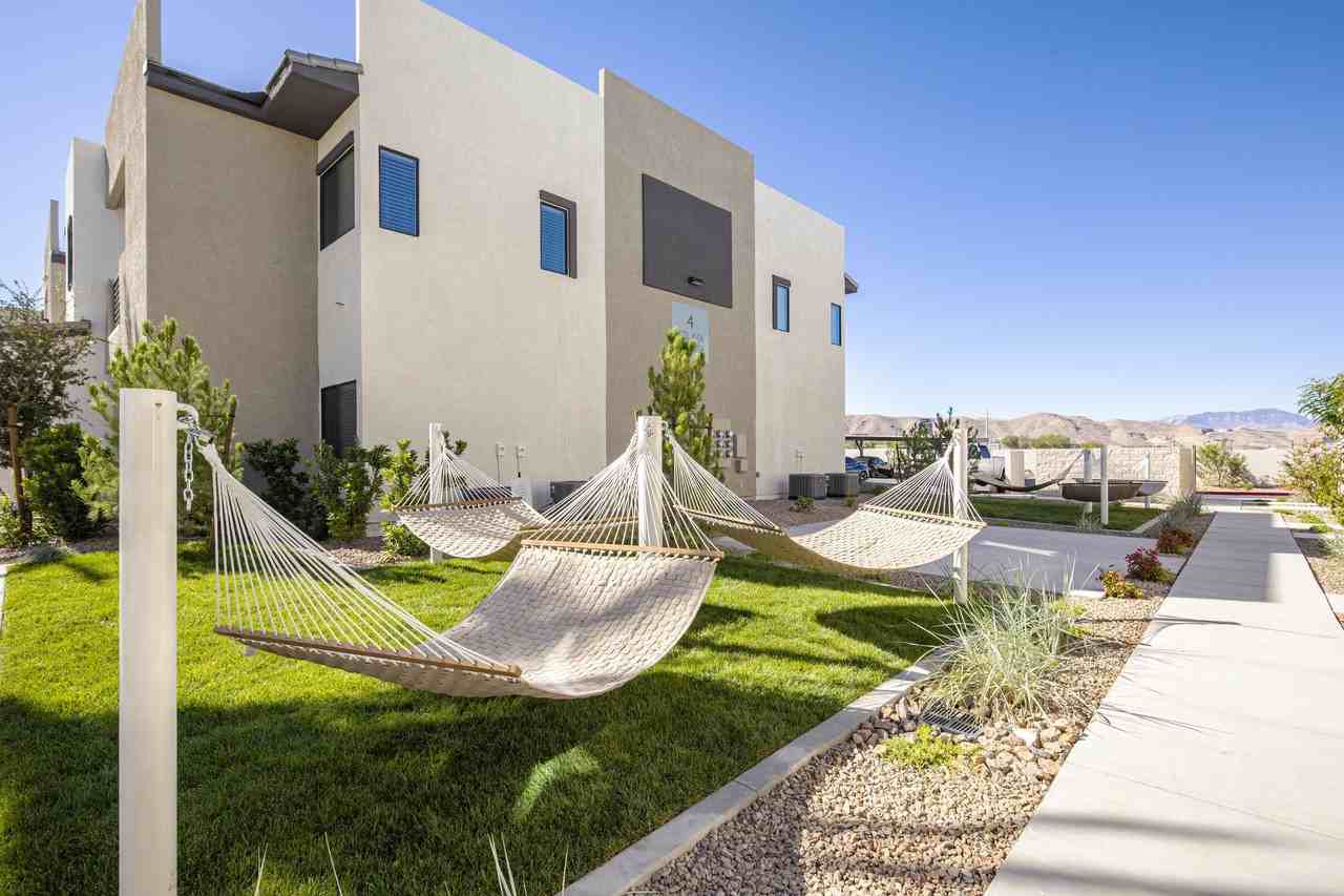 Revolution - Photo 5 of 18