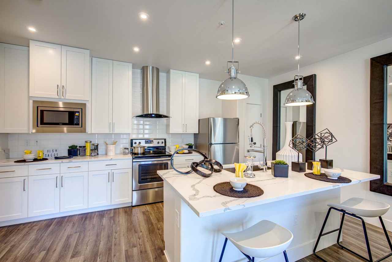 Revolution - Photo 7 of 18