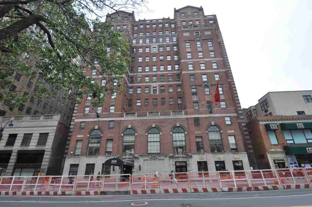 360 West 34th Street - Photo 2 of 6