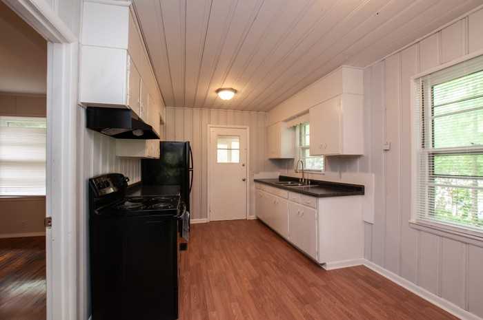 409 Swann Dr - Photo 3 of 12