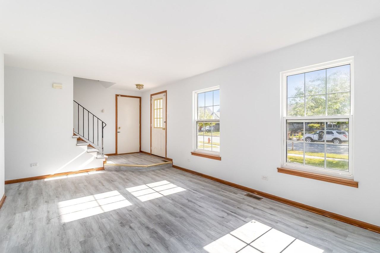 1307 Bluejay Ln - Photo 3 of 26