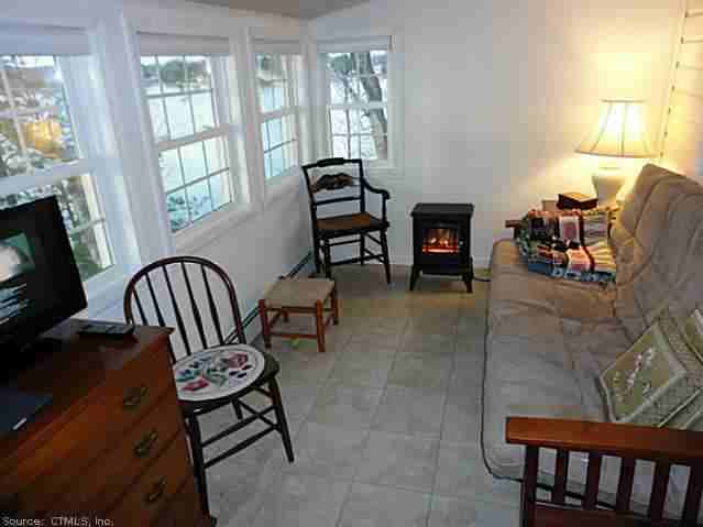 267 Lakeview Dr - Photo 2 of 8