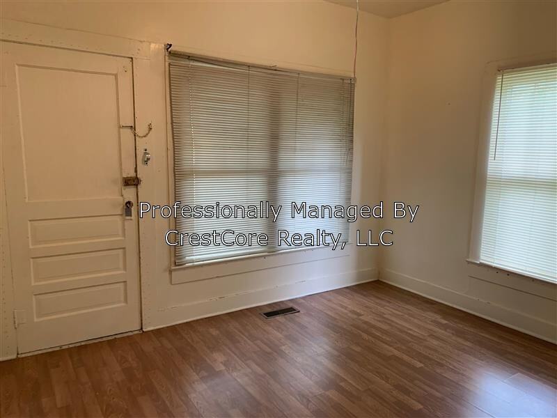 1032 Harrell Ave - Photo 3 of 6